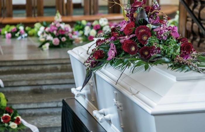 Heute findet die Beerdigung von Domenico Gallucci statt, dem 8-jährigen Jungen, der von einem Tisch erdrückt starb
