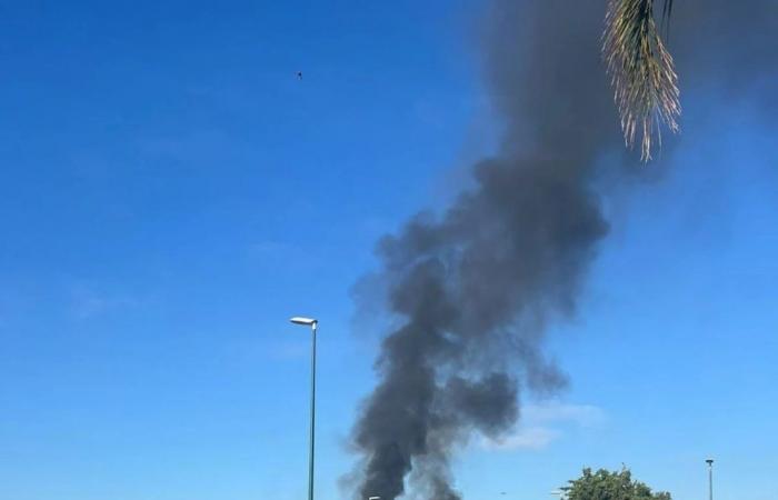 Weitere Brände in Neapel: Feuer auf der Mülldeponie, das ehemalige Roma-Lager in der Via Mastellone brennt weiter