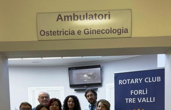 Optisches Hopkins-System, gespendet von den Partnern des Forlì Tre Valli Rotary Clubs an die Geburtshilfe und Gynäkologie des Forlì-Krankenhauses