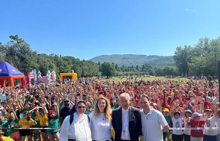 Tausende sehr junge Menschen beim Diözesanfestival der Sommeroratorien im Galceti-Park