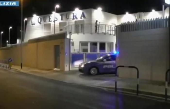 Autodiebstähle und Hehlerei, Razzien in der Gegend von Bat und Foggia; 30 Personen festgenommen und angezeigt