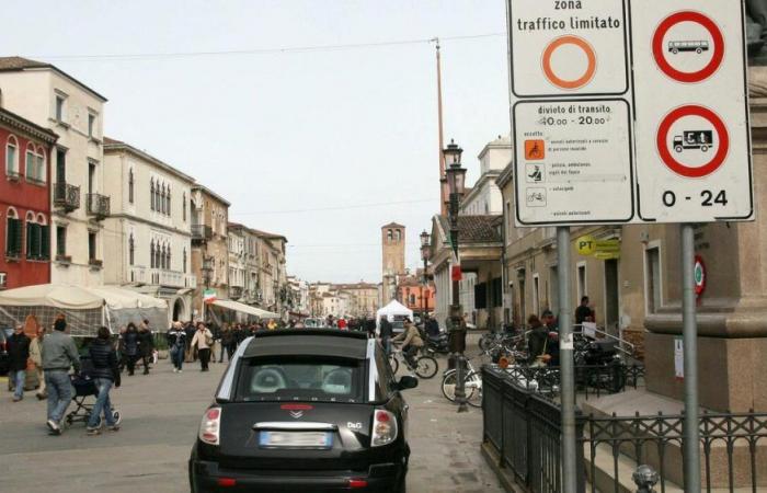 5-Euro-Ticket für Touristen, die mit dem Auto in die Altstadt fahren, der Eintritt ist jedoch zeitlich begrenzt. Hier ist, was es ist