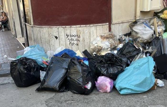 Salerno wurde als Mülltonne im Freien genutzt, so die Beschwerde der FP CGIL