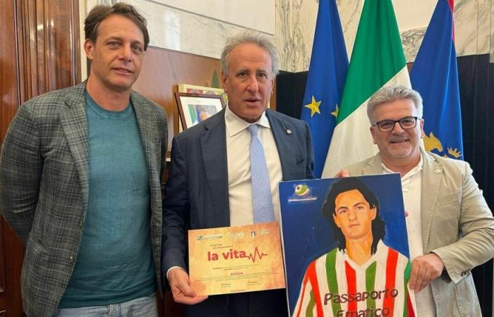 Die Polito-Stiftung der Universität Neapel Federico II schenkt dem Rektor ein Porträt von Andrea Fortunato