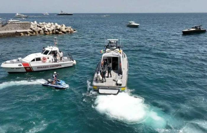 30 Personen identifiziert, einer fuhr ein Boot ohne Bootsführerschein
