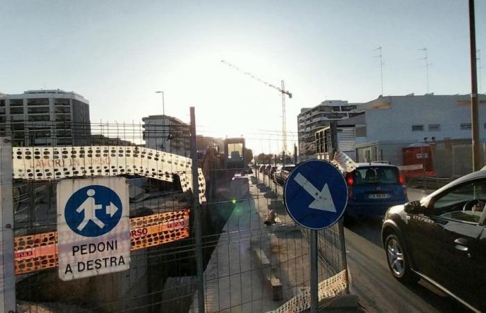 Bari, AQP arbeitet in der Via Gentile: Der Verkehr steht still. Die Baustelle ist mindestens bis September geöffnet. So vermeiden Sie Blockierungen