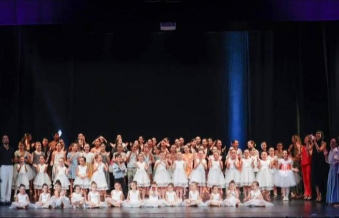 Fiumicino, Ylenia Centra Studio Danza: Aufführung zum Jahresende inmitten von Applaus und Lächeln