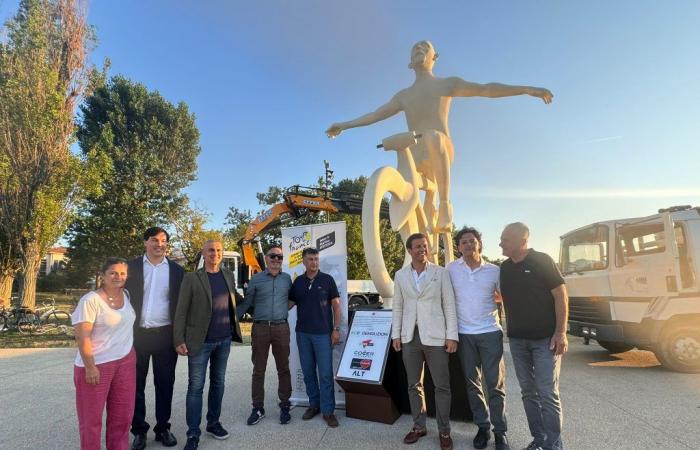 Die Tour de France kommt und Rimini huldigt Pantani mit einer Statue – VIDEO