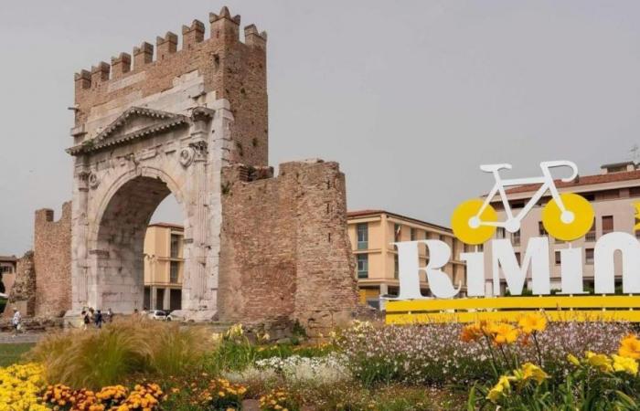 Rimini und Cesenatico, wo die Tour de France in der Romagna verläuft: Fahrpläne, Straßensperrungen, Fahrverbote, wann und wo Radfahrer vorbeikommen