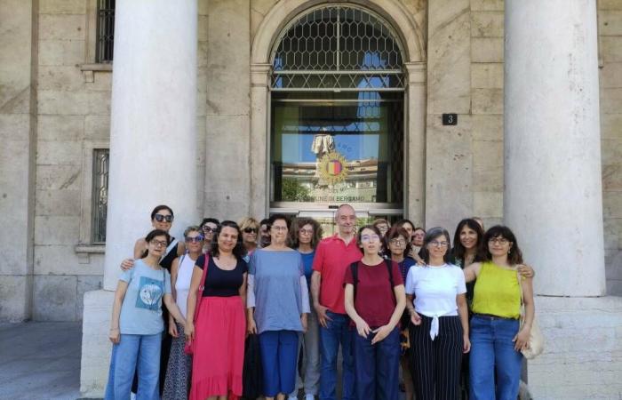 Laufende Arbeiten am Mazzi-Institut, Lehrpersonal protestiert bei PalaFrizzoni