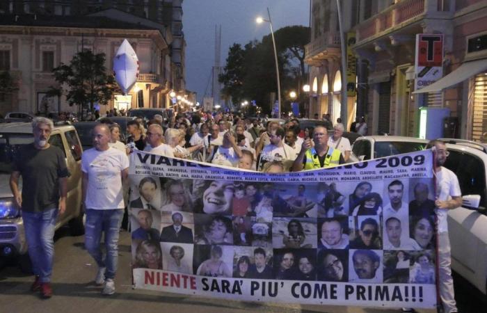 Die Stadt ist mit den Familien der Opfer Il Tirreno vereint