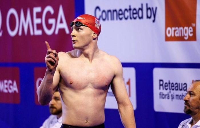 Archie Goodburn, der 23-jährige Schwimmer, hat drei Gehirntumore. „Sie sind funktionsunfähig, ich werde mich dem Kampf frontal stellen“, so die gesellschaftliche Ankündigung und Solidarität