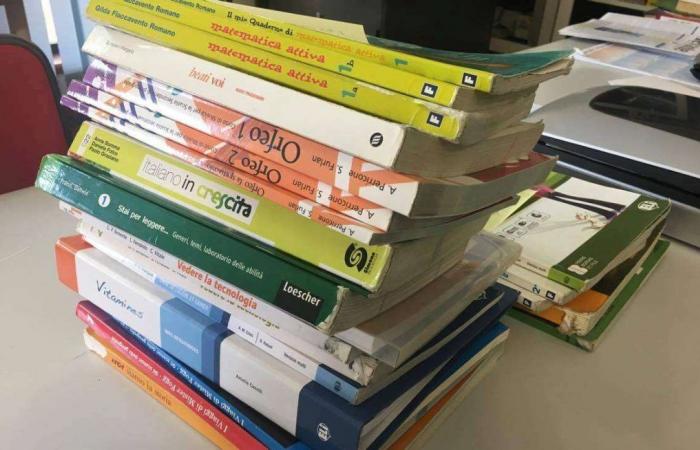 Lehrbücher für die weiterführende Schule in Lugagnano: Das Elternkomitee bringt Familien in Kontakt
