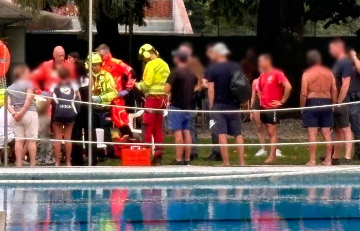 7-jähriger Junge rutscht aus 3 Metern Höhe vom Trampolin aus, Kopfverletzung