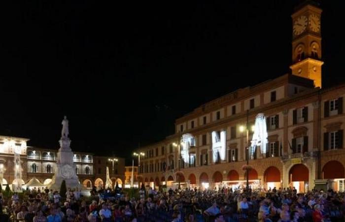 Forlì. Party auf der Piazza Saffi zur Feier des 70-jährigen Bestehens von CNA