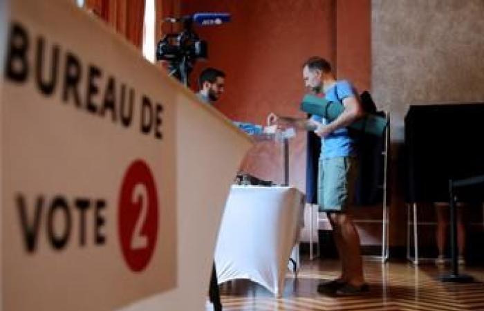 Frankreich, es ist der Tag der vorgezogenen Parlamentswahlen: Abstimmung nach Macrons Flop