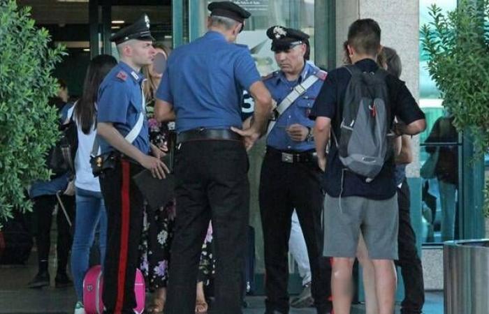 Fiumicino, sie versuchen, den „Hit“ am Flughafen zollfrei durchzuführen: 1 Festnahme und 4 Beschwerden