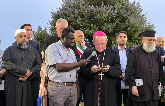 Die Lektion der kalabrischen Bischöfe über das „versteckte“ Massaker an Migranten und die anhaltende Plünderung von San Luca durch die Medien
