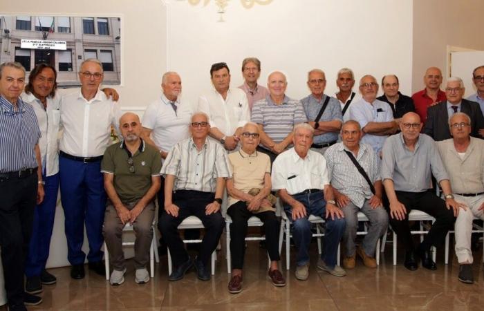 Reggio Calabria: Die ehemaligen Panella-Schüler versammelten sich, um den 50. Jahrestag ihres Abiturabschlusses zu feiern