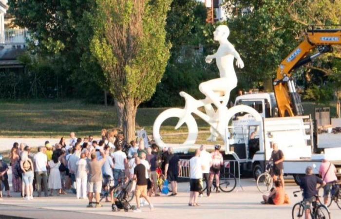 Tour de France, in Rimini steht hier die Pantani gewidmete Statue