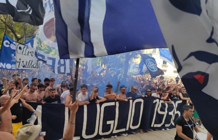 Pescara-Fans protestieren, 800 von ihnen marschieren durch die Straßen der Stadt