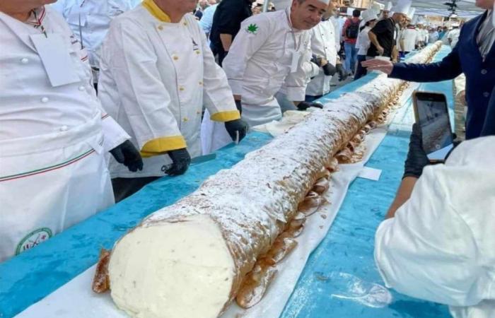 Caltanissetta stellt den Rekord für die längsten Cannoli der Welt auf