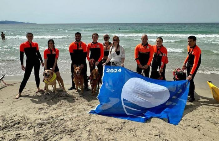 Die Blauen Flaggen 2024 wehen an der Küste von Quartese: Die Zeremonie zur Feier der drei Auszeichnungen findet in Poetto statt