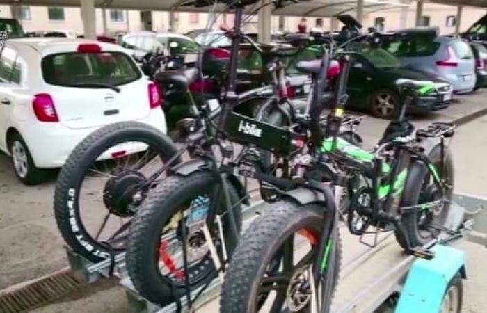 Prato, hartes Durchgreifen gegen die Nutzung von Elektrofahrrädern und Motorrollern, die so modifiziert wurden, dass sie schneller fahren Il Tirreno