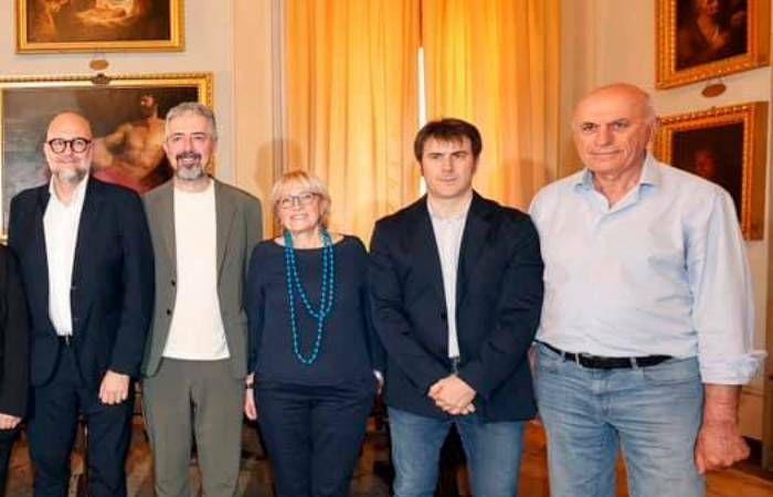 Modena, Mezzettis erste Akte in deutlicher Diskontinuität mit Muzzarelli – Il Punto