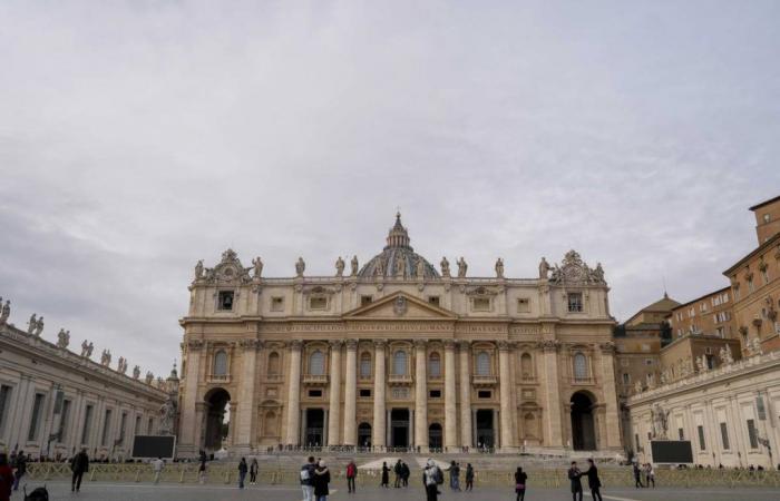 Nein zu Tätowierungen, Piercings, Zusammenleben und Fotokopien. Der Engpass in der Papstbasilika