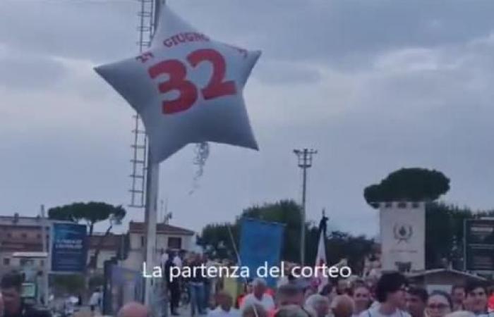 Massaker von Viareggio, die große Prozession zum Gedenken an die Opfer 15 Jahre später