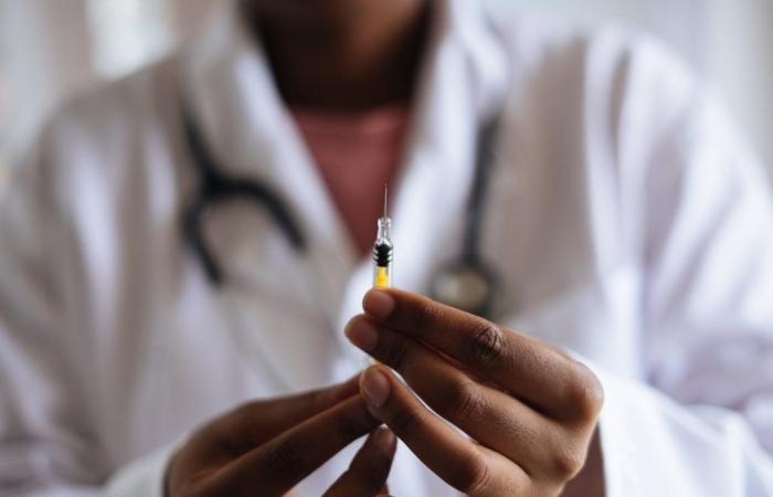 Covid und Grippe, Moderna ist bereit, den ambivalenten Impfstoff auf den Markt zu bringen: „Er ist wirksamer als die beiden kombinierten Gegenmittel“