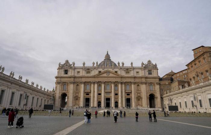 Nein zu Tätowierungen, Piercings, Zusammenleben und Fotokopien. Der Engpass in der Papstbasilika