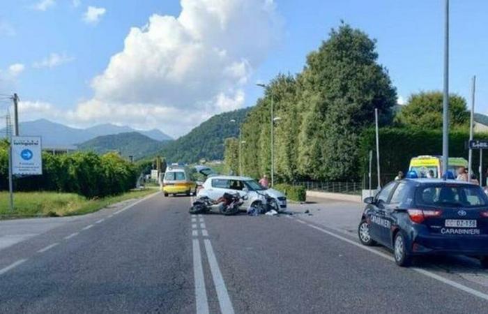 Verkehrsunfall in Farra di Soligo, ein Auto prallt vor dem Lidl mit einem Motorrad zusammen: drei Personen im Krankenhaus