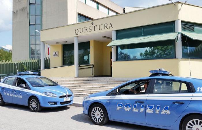 Perugia, sexueller Übergriff auf 19-Jährigen verlässt Nachtclub: Zwei Albaner festgenommen