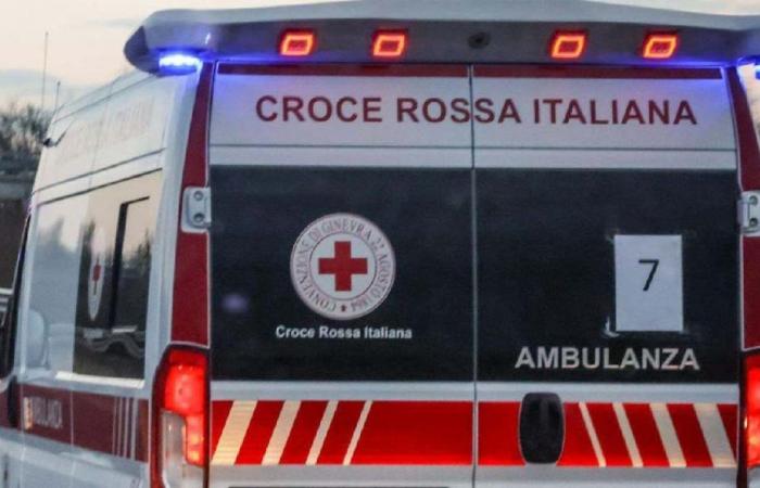 Unfall zwischen Martano und Otranto im Salento bei Lecce, ein Motorradfahrer kam bei einem Zusammenstoß mit einem Auto ums Leben