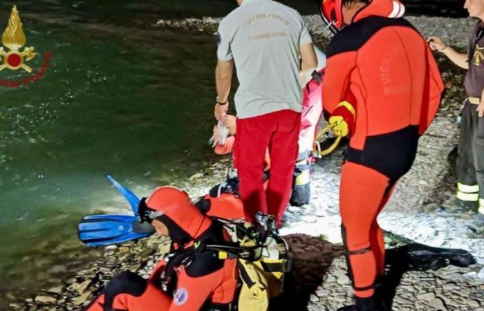 Reggio Emilia, die Leiche des gestern im Fluss Enza verschwundenen 19-Jährigen wurde leblos aufgefunden
