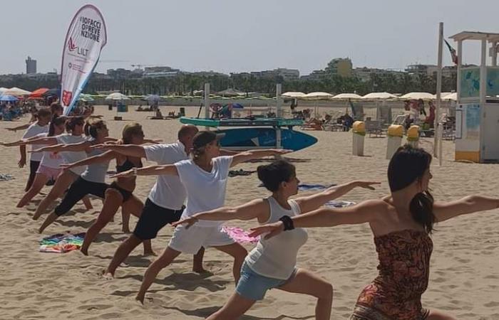 Tag der Krebsüberlebenden, gemeinsame Yoga-Sitzung in Barletta zur Feier der Wiedergeburt