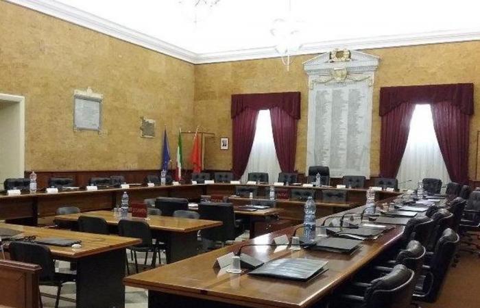 Spannungen und Diskussionen zum PEF und zum neuen TARI im Stadtrat von Marsala
