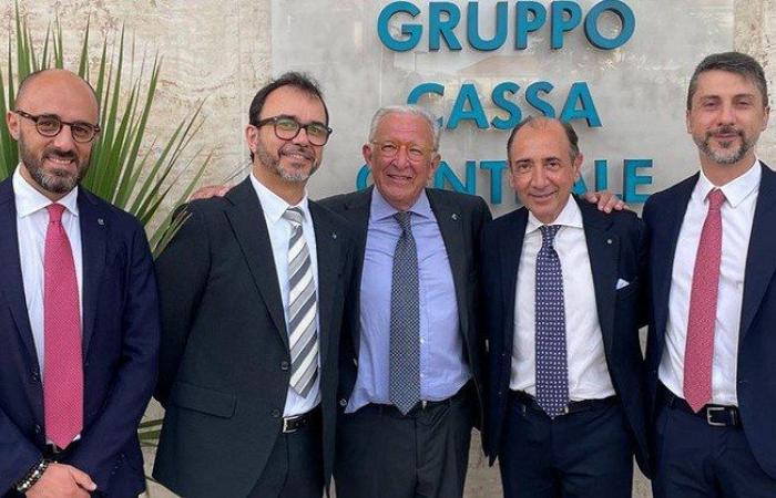 Die Leiter von Bcc Monte Pruno in Palermo zur Einweihung eines neuen Hauptsitzes von Sicilbanca