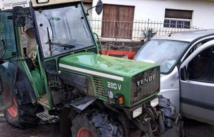 Zwei Unfälle mit Verletzten im Val di Non, Auto-Traktor-Kollision in Denno: Auch der Rettungshubschrauber greift ein – News