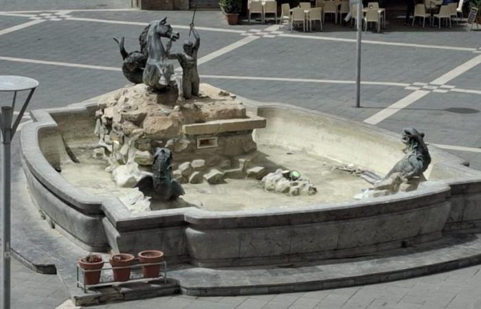 Caltanissetta. Der Tritonbrunnen in Tripisciano wurde gereinigt. Bürgermeister Tesauro: „Um die Stadt sauber zu halten, brauchen wir die Hilfe aller“