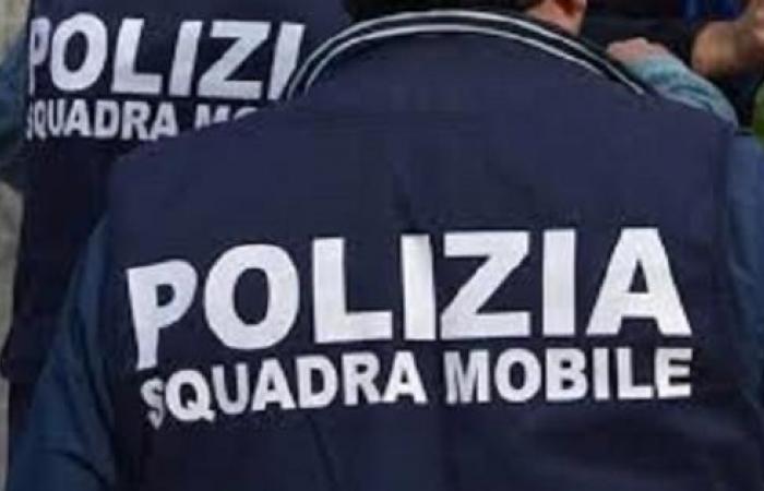 Sie beraubten Passanten, Taxifahrer und Prostituierte, zwei Festnahmen in Bari