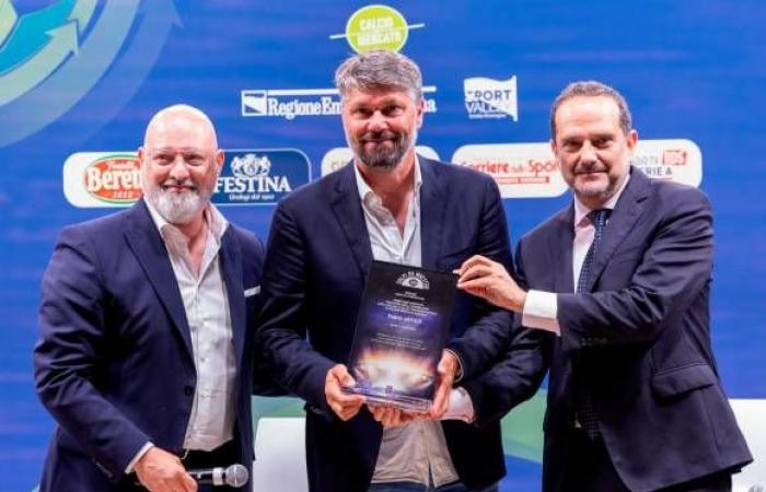 Der Transfermarkt beginnt im Grand Hotel in Rimini. Cesena und sein Sportdirektor Artigianato feierten die Meisterschaft der Serie C und den Sieg im Supercup