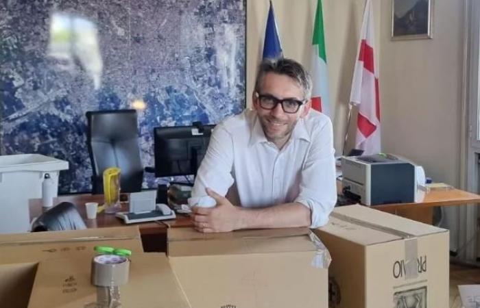 Pierfrancesco Maran, das Foto zwischen den Kisten und die Begrüßung im Palazzo Marino: „Tag der besonderen Emotionen“