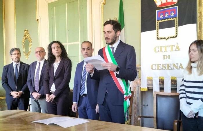Alle Zahlen und Kuriositäten des Stadtrats von Cesena. Der jüngste ist Michele Manuzzi