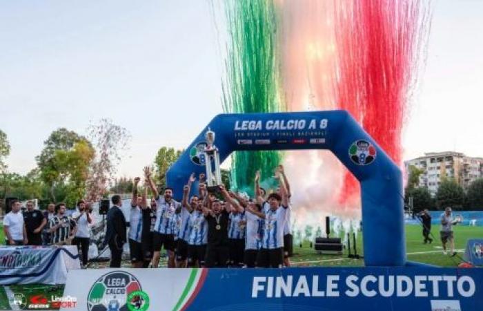 News: 8-gegen-8-Fußball, Officina Tec Brenca aus Salerno, italienischer Meister; der Trainer: „Ein Traum ist wahr geworden“