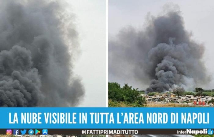 Ein weiterer giftiger Brand in Giugliano, Flammen in der Nähe des Roma-Lagers in der Via Carrafiello