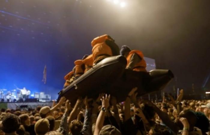 Ein Schlauchboot, das an das von Migranten erinnert: Banksys neues Überraschungswerk beim Glastonbury-Festival
