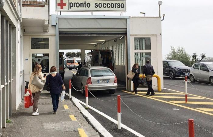 Salerno, der von einem Schuss in den Bauch getroffen wurde, geht allein ins Krankenhaus
